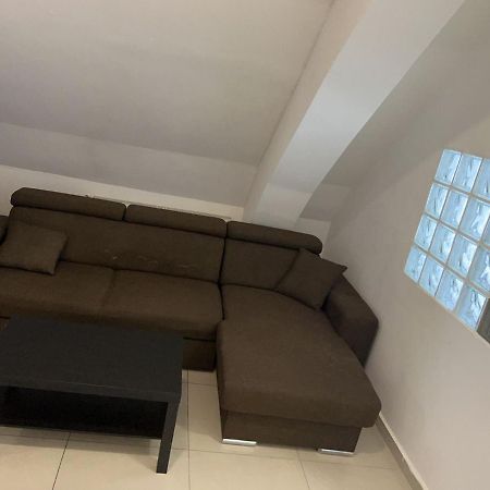 Appartement Chez Ana à Otopeni Extérieur photo
