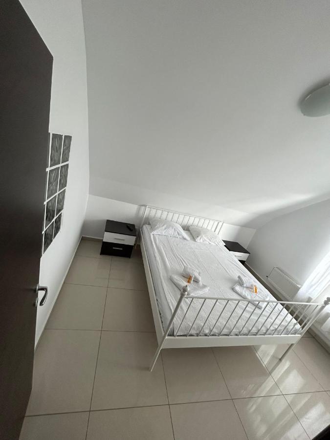 Appartement Chez Ana à Otopeni Extérieur photo